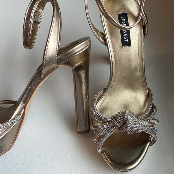 Nine West Wowzz3 Gold Faux Leather Buckle Platform Heels NEW - Picture 6 of 9